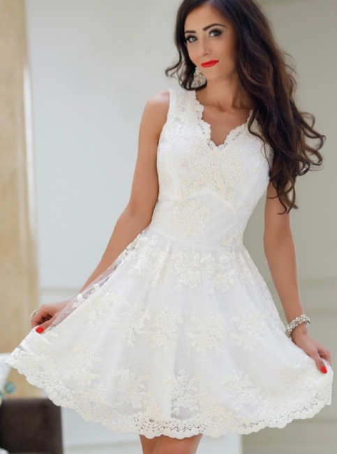 Elegant Lace A-Line Homecoming Dresses | V-Neck Sleeveless White Mini Cocktail Dresses